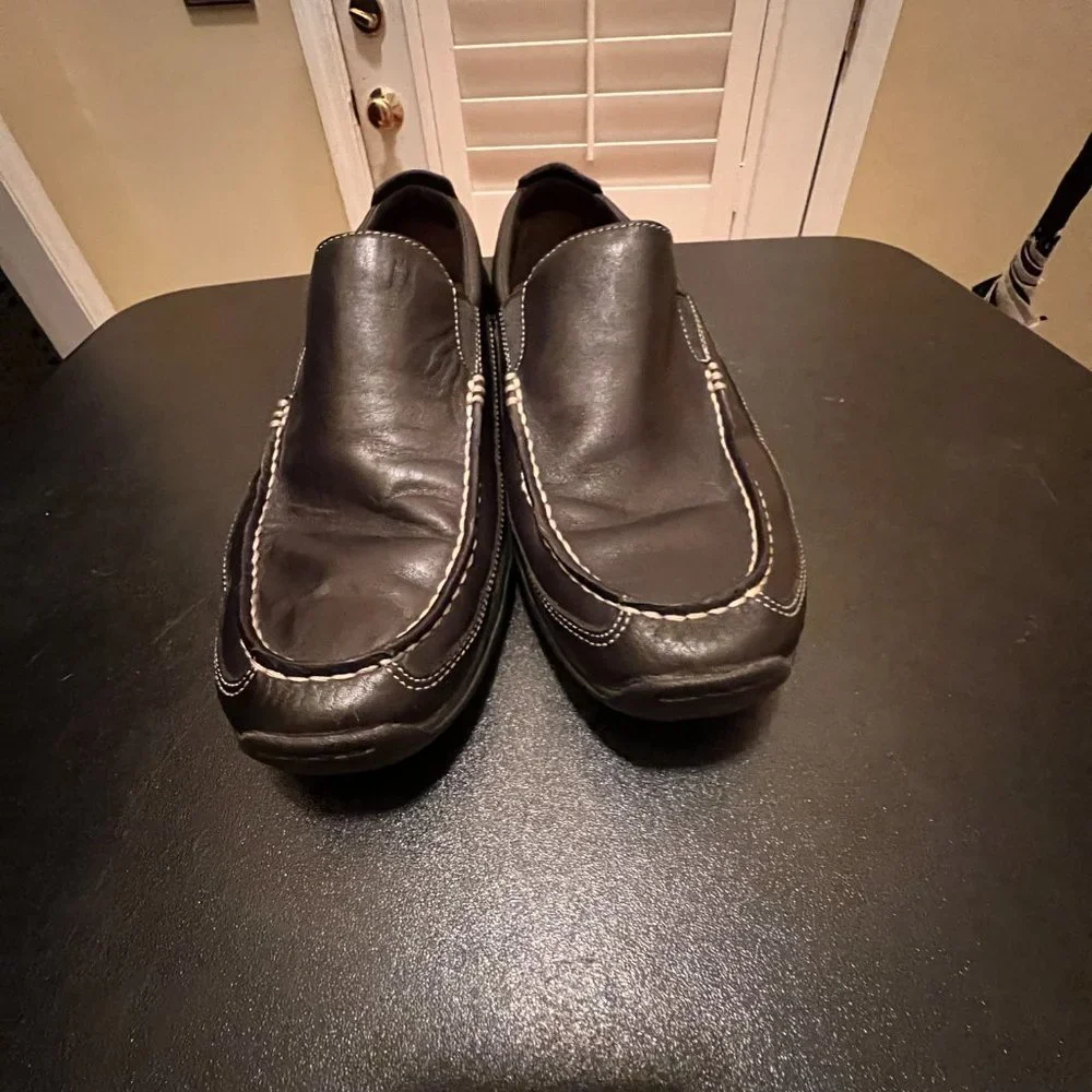 Cole Haan size 9.5 mens slip on black leather shoes